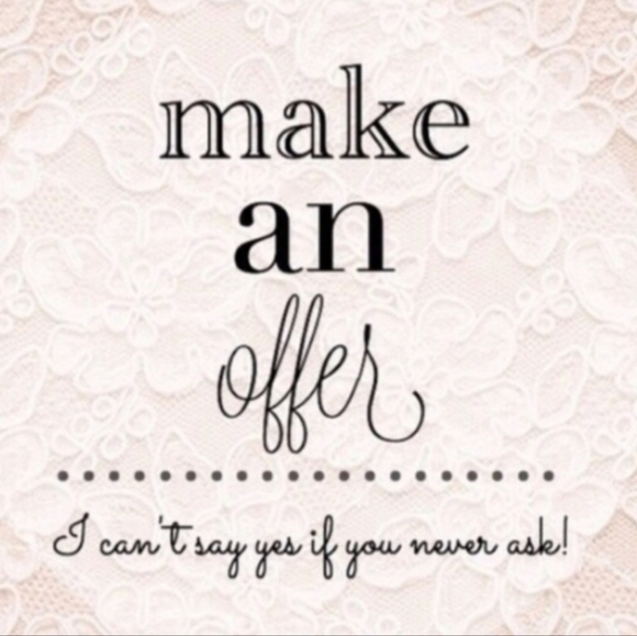 Revolution Grinch Small Makeup Bag - Picture 7 of 7